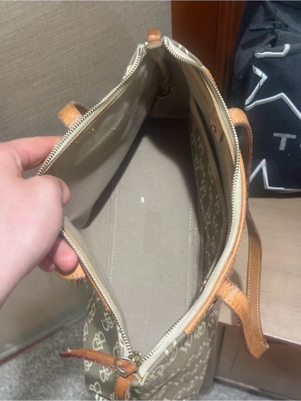 Vintage Dooney and Bourke USED tote bag - Picture 10 of 16